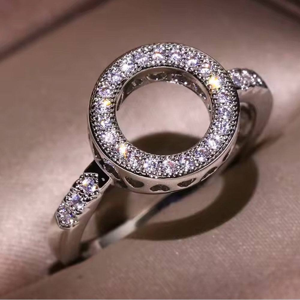 .925 Sterling Silver Circle Halo Ring with Clear Crystal - White